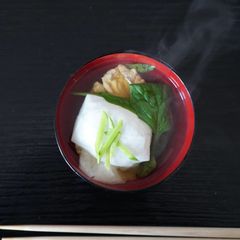 A picture of 🇯🇵 Ozoni, a new year soup with mochi.