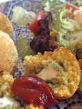 Bombas de mijo rellenas de rúcola y queso