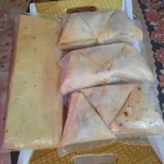 A picture of Frozen chicken samosa.