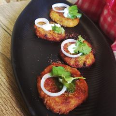 A picture of Aalu tikki.