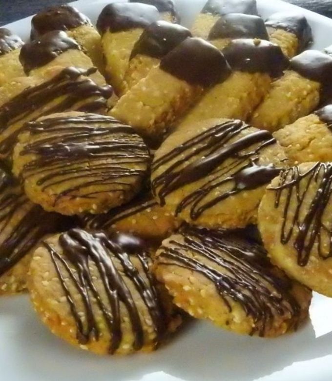 A picture of Crunchy Orange Cookies w/ Sesame Seeds & Dark Chocolate.