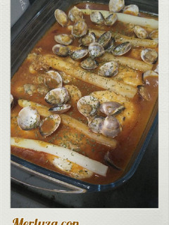 Una foto de Merluza con almejas y gambas (Thermomix)