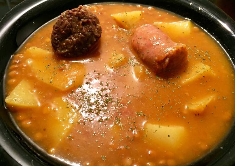 Lentejas con chorizo y morcilla