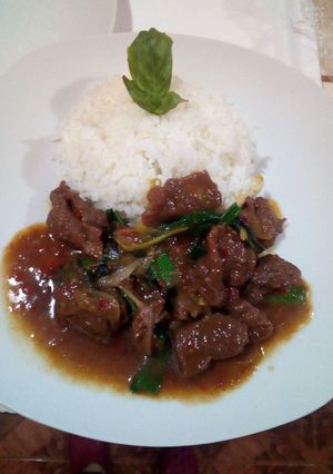 Una foto de Salteado Thai de Ternera Con Albahaca