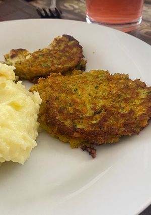 Una foto de Hamburguesas de Zapallo Italiano y Zanahoria (con avena)
