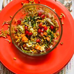 A picture of Fenugreek sprouts vegetable Salad.