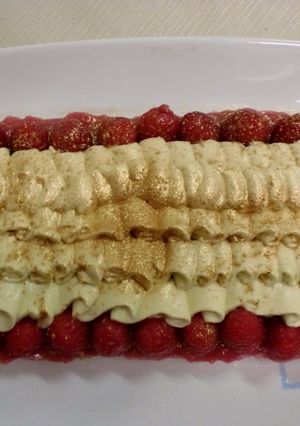 Foto principal de Tarta de frambuesa, pistacho y lima