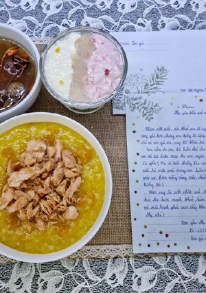 Hình của món Cháo yến bí đỏ cá hồi.