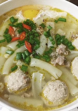 Hình của món Nui nấu thịt băm bò viên.