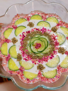 عکسی از دستور تزئین ماست و خیار مجلسی