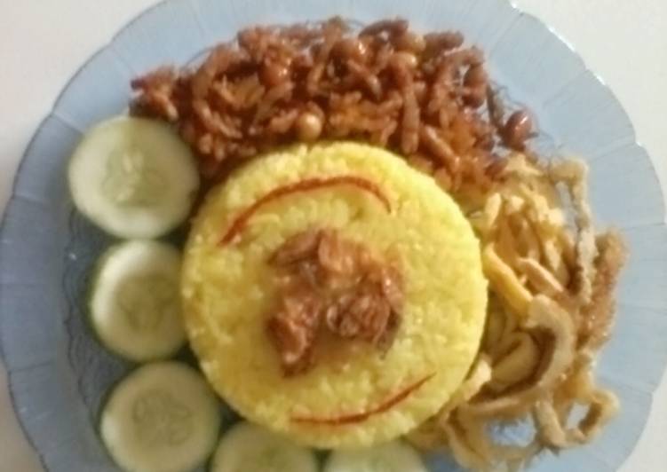 Nasi Kuning magicom sederhana Mudah & cepat di sajikan