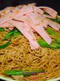 หมี่ซัวเถาผัดคะน้าฮ่องกง