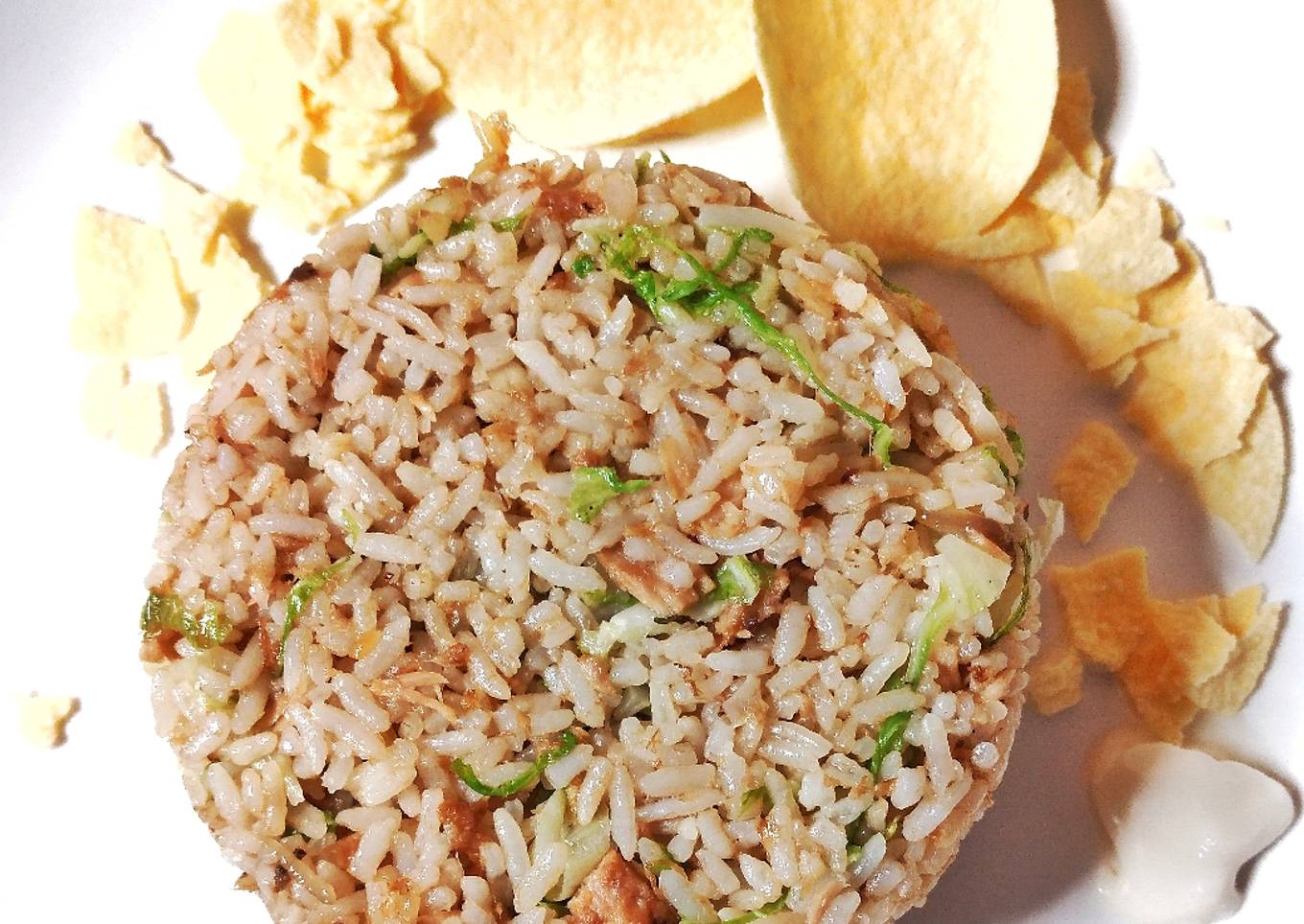 Nasi goreng praktis dengan tuna