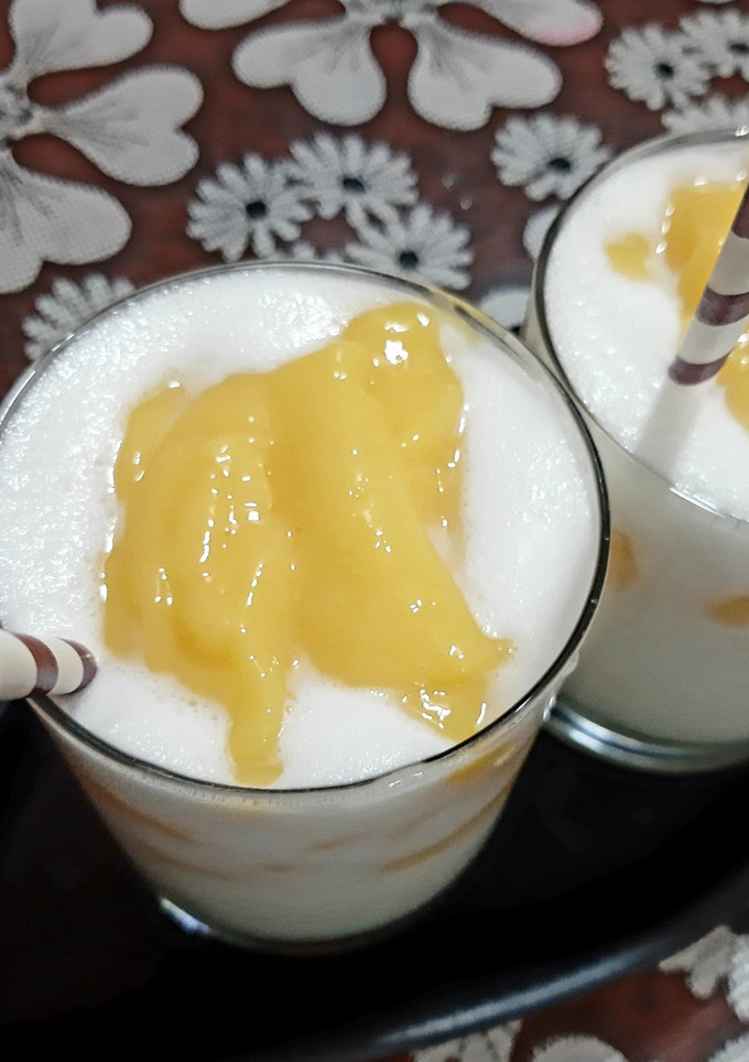 A picture of Mango lassi.