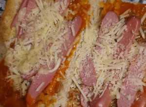 Foto principal de Paninis caseros con salchichas y quesos rallados