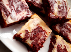 A picture of Red velvet cream cheese brownies❤️😋.