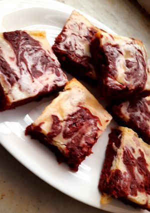 A picture of Red velvet cream cheese brownies❤️😋.