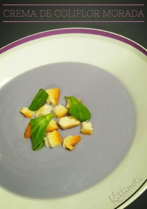 Una foto de Crema de coliflor morada