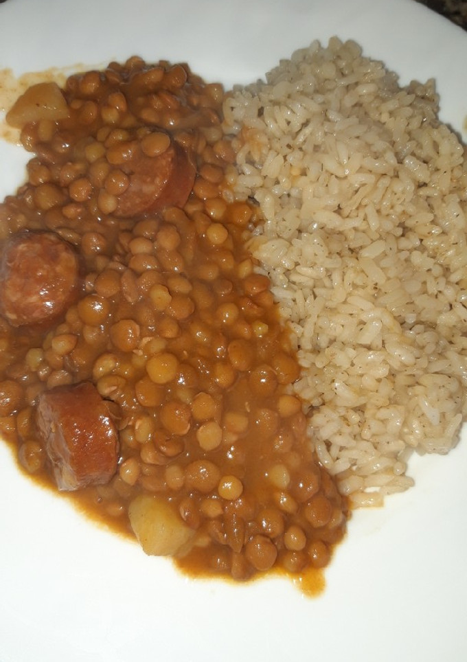 Una foto de Lentejas a mi manera con arroz