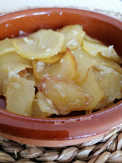 Una foto de Patatas al ajo cabañil