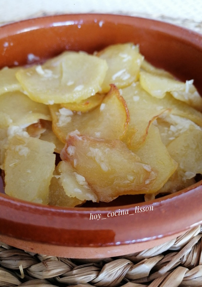 Una foto de Patatas al ajo cabañil