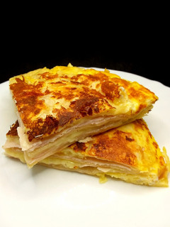 Una foto de Tortilla con tortitas queso y pavo