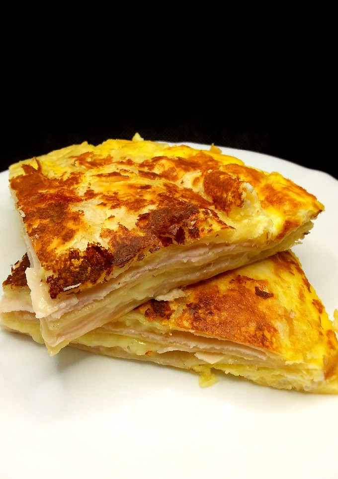 Una foto de Tortilla con tortitas queso y pavo