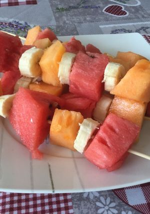 Una foto de Brochetas frutales