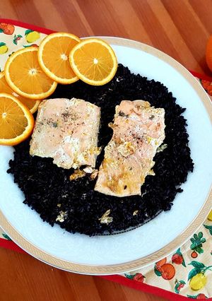 Foto di Riso nero con salmone all’arancia e zenzero