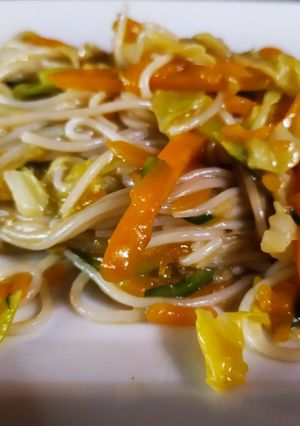 Foto di Noodles,di riso con verdure 🍜 e brodo di miso