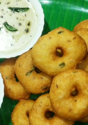A picture of Medu vada.