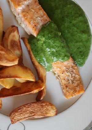 Lazac, tejszínes spenót szósszal recept fotója