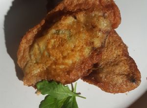 Una foto de Chile relleno artesanal