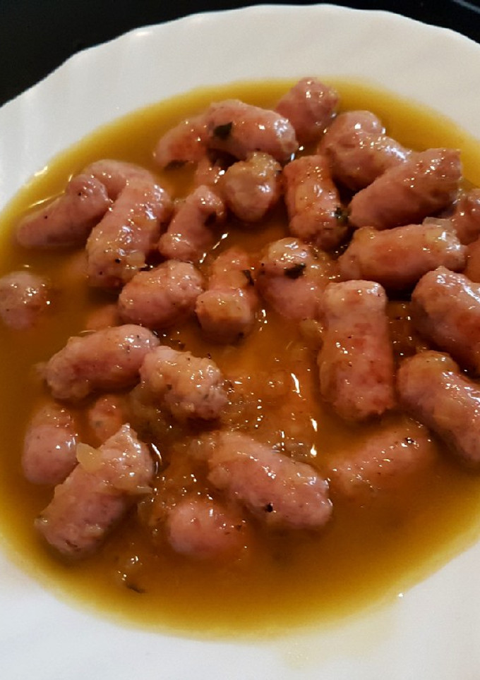 Una foto de Salchichas al vino