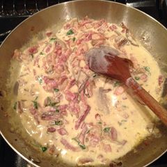 A picture of Porcini and pancetta pasta sauce.