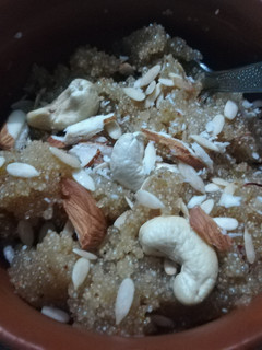 सूजी  का  हलवा (Suji ka halwa recipe in Hindi) रेसिपी मुख्य फोटो