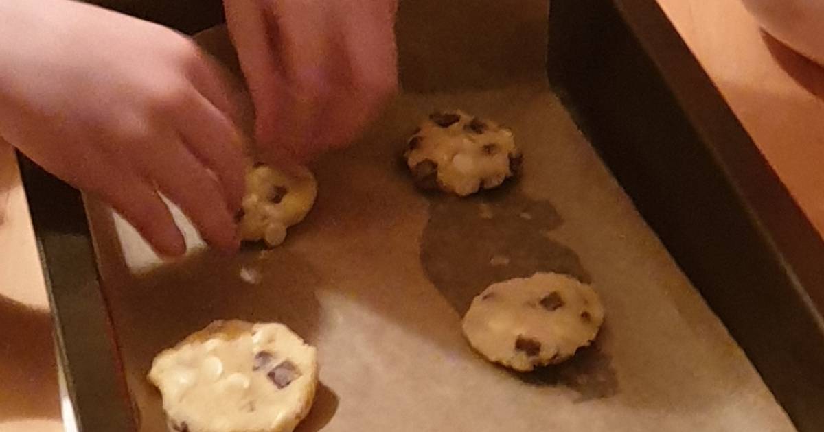 Easy Bake Chocolate Chip Cookies Recipe by Ashleen Minaguchi Cookpad