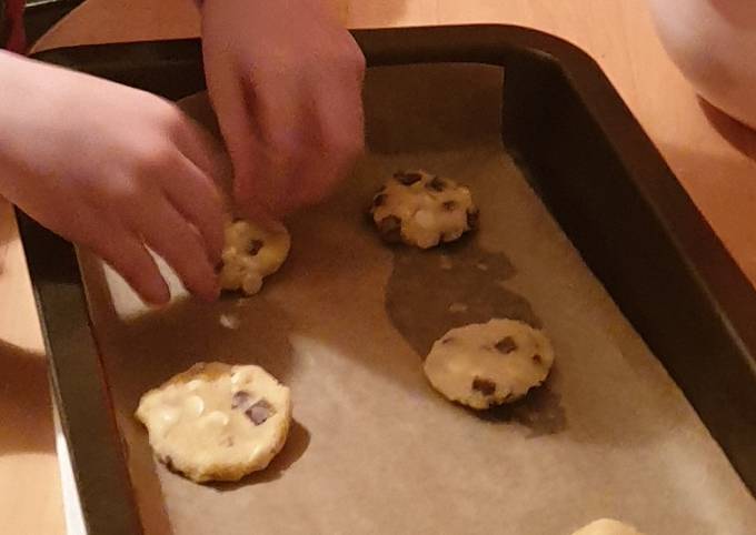 Steps to Prepare Any-night-of-the-week Easy Bake Chocolate Chip Cookies