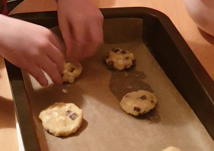 Simple Way to Make Quick Easy Bake Chocolate Chip Cookies