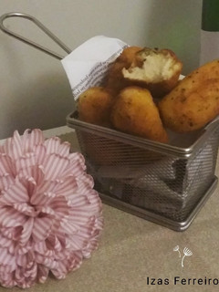 Una foto de Croquetas de puerro, merluza y gambas