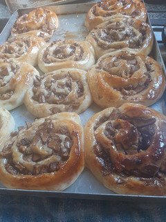 Una foto de Rolls de manzana y canela