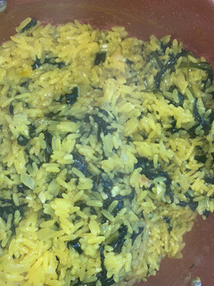 Una foto de Arroz frito con espinaca
