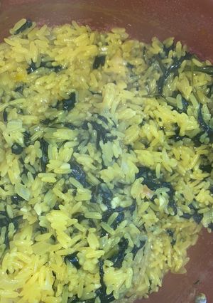 Una foto de Arroz frito con espinaca