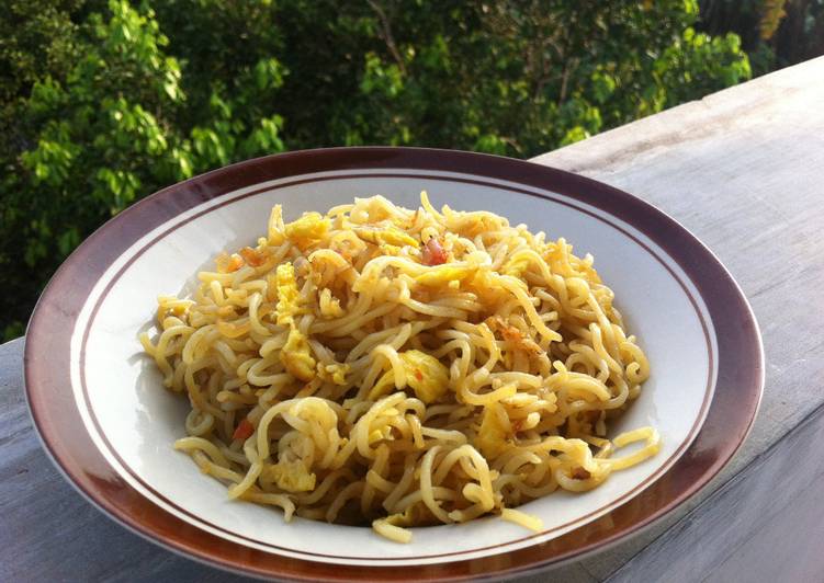 Langkah Mudah untuk Menyiapkan Mie Goreng Telur Ala Anak Kos yang Lezat Sekali