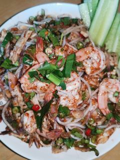 รูปของ ยำขนมจีน ปลาทู หมูยอ กุ้งสุก