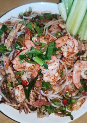 รูปของ ยำขนมจีน ปลาทู หมูยอ กุ้งสุก