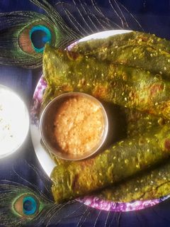 पालक पराठा (palak paratha recipe in marathi) रेसिपी चे मुख्य फोटो