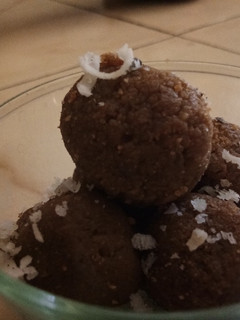 रवा बेसन रुचकर लाडू (rava besan ladoo recipe in marathi) रेसिपी चे मुख्य फोटो