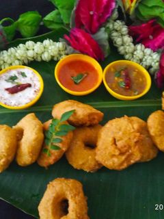 सांबर बड़ा (sambar vada recipe in Hindi) रेसिपी मुख्य फोटो