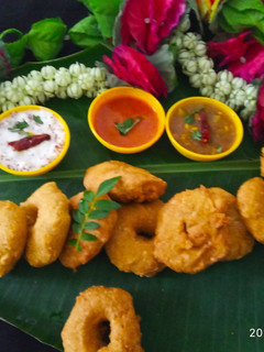 सांबर बड़ा (sambar vada recipe in Hindi) रेसिपी मुख्य फोटो
